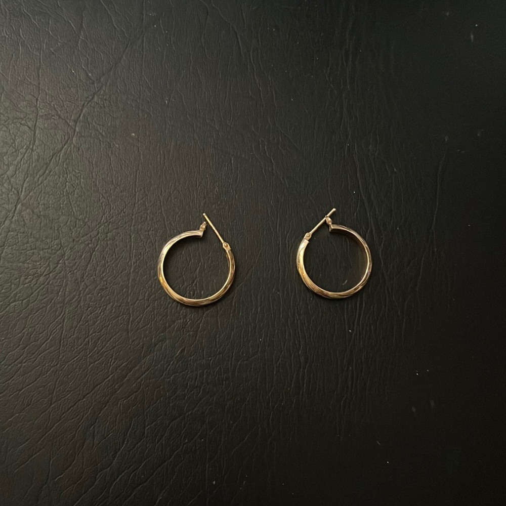 gold earrings